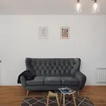 Granite - Cozy City Center Apartment With Balcony