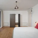 Granite - Cozy City Center Apartment With Balcony