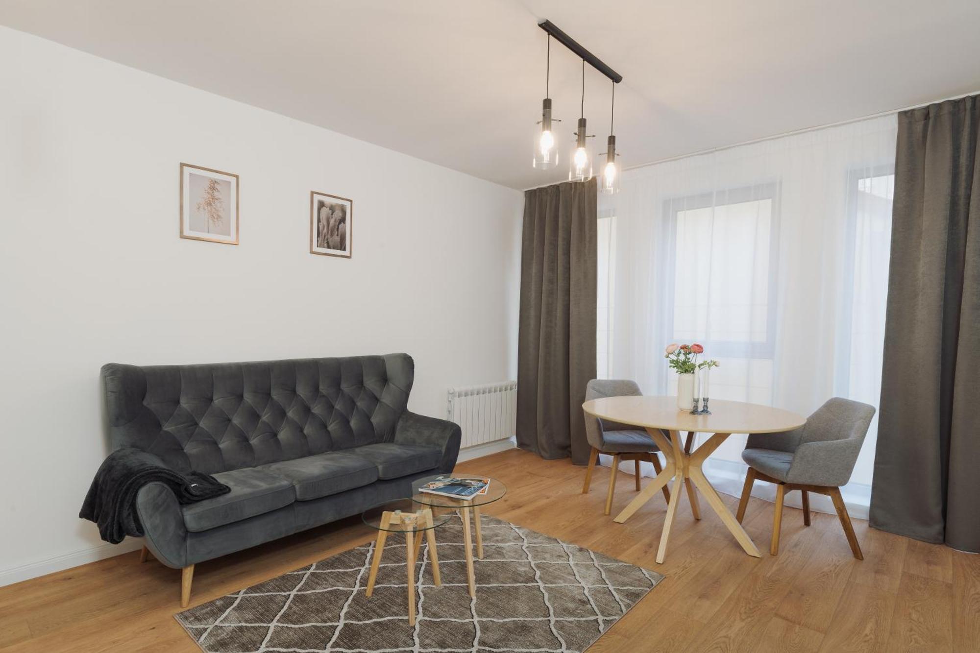 Granite - Cozy Center With Balcony Praga