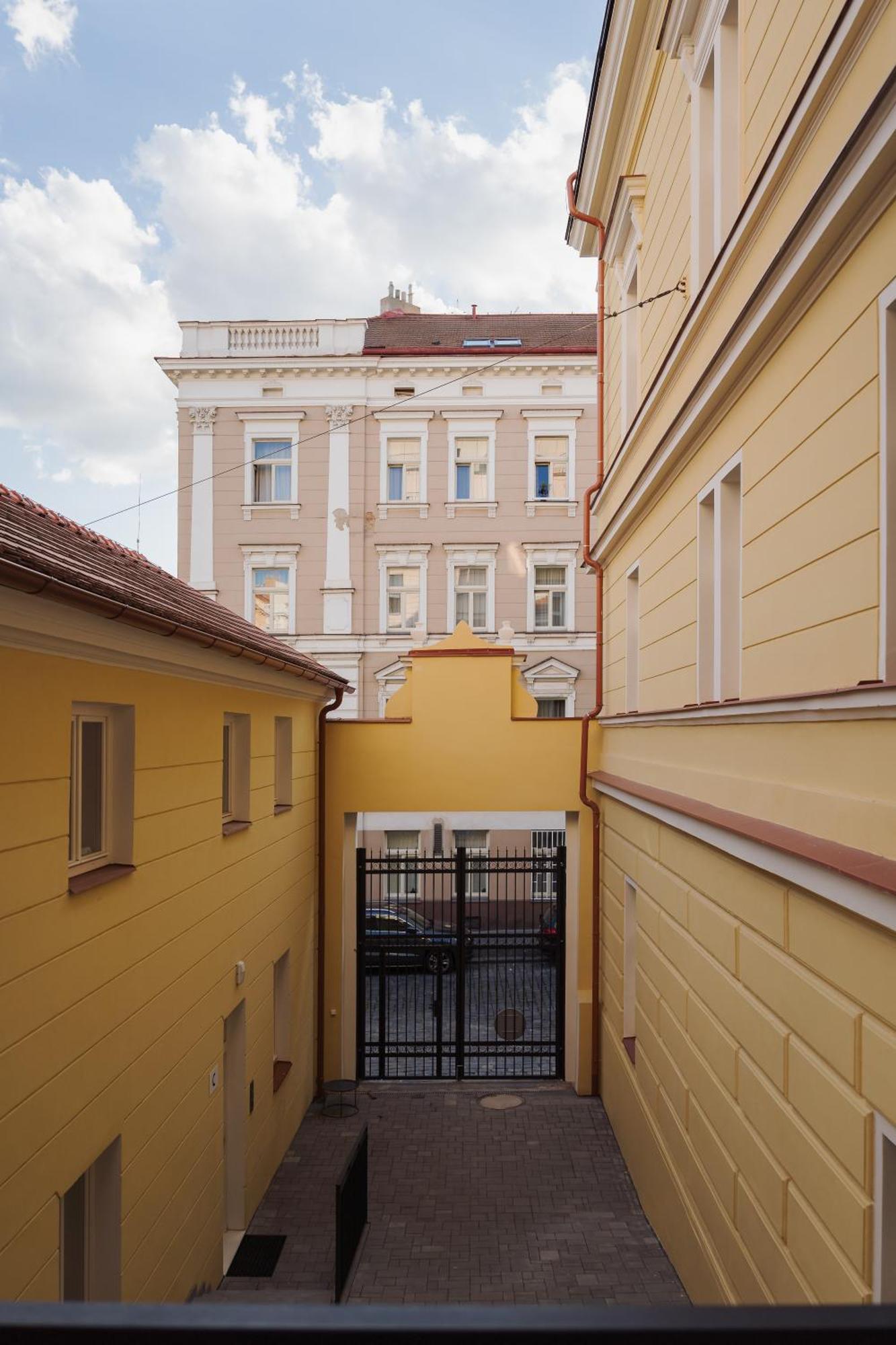 Granite - Cozy Center With Balcony * Praga