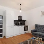 Granite - Cozy City Center Apartment With Balcony